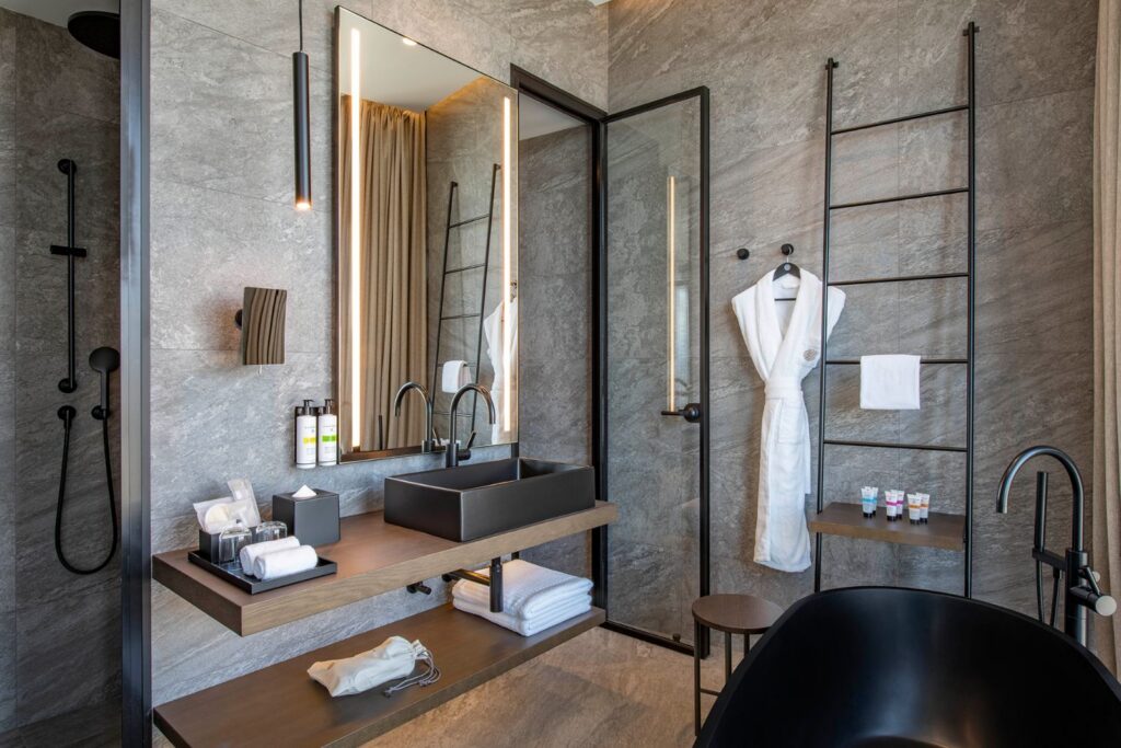 Junior Suite bathroom, Pullman Tbilisi