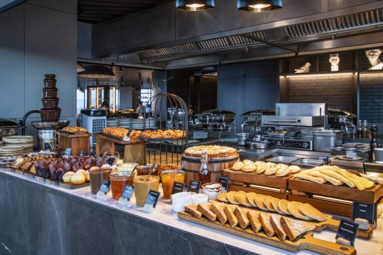 Pastry station at Dumas